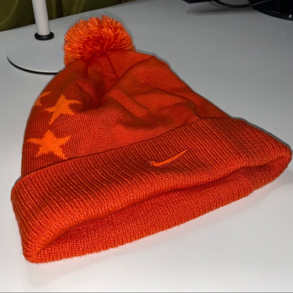 Nike Pom Pom beanie